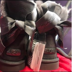 Grey ribboned uggs